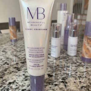 Meaningful Beauty Environment Protect Moist SPF 30